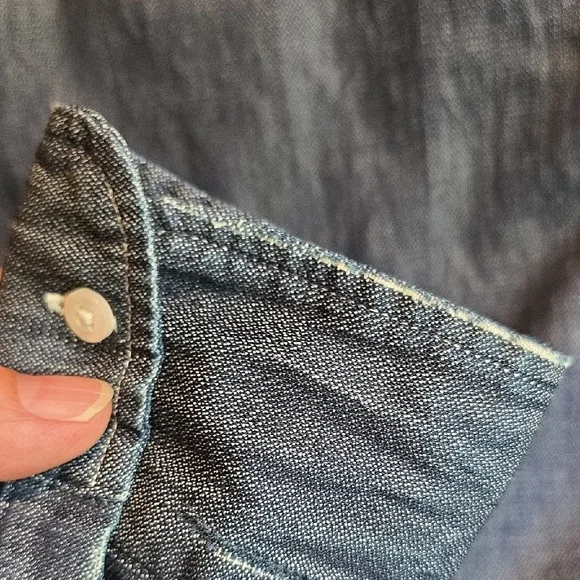 NEW FRANK & EILEEN MEN'S LUKE TATTERED DENIM BUTTON UP SHIRT IN DK BLUE RINSE XS - Picture 7 of 10